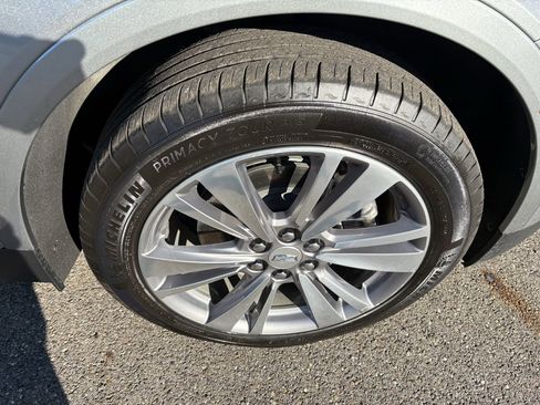 Used 2025 Cadillac XT5 Premium Luxury image 18