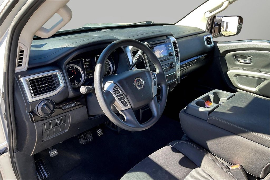 Used 2018 Nissan Titan SV AWD/4WD image 18