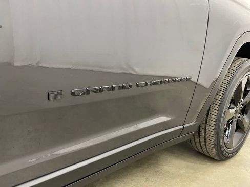 Used 2025 Jeep Grand Cherokee L Altitude AWD/4WD image 10