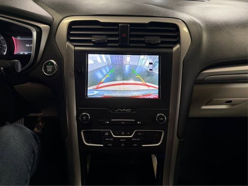 Used 2020 Ford Fusion SE image 27