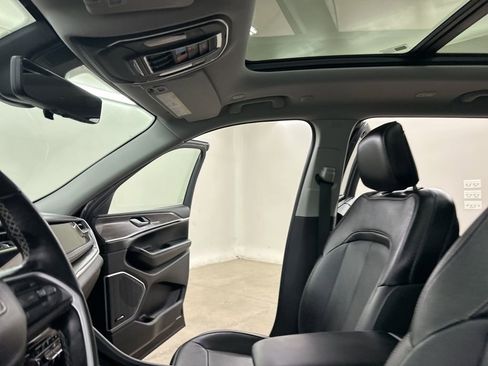 Used 2022 Jeep Grand Cherokee L Limited w/ Luxury Tech Group II image 34