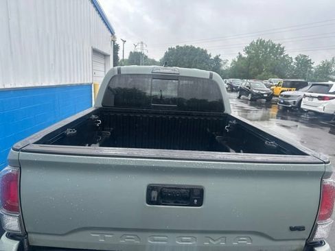 Used 2022 Toyota Tacoma TRD Sport AWD/4WD image 5