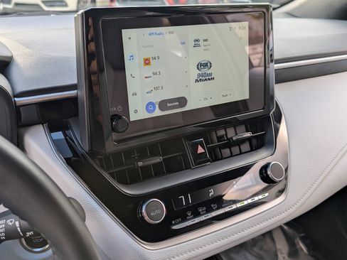 Used 2025 Toyota Corolla SE image 20