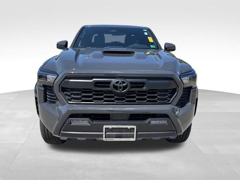 Used 2025 Toyota Tacoma TRD Sport AWD/4WD image 9