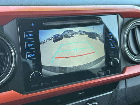 Used 2017 Toyota Tacoma TRD Sport w/ Tow Package RWD image 19
