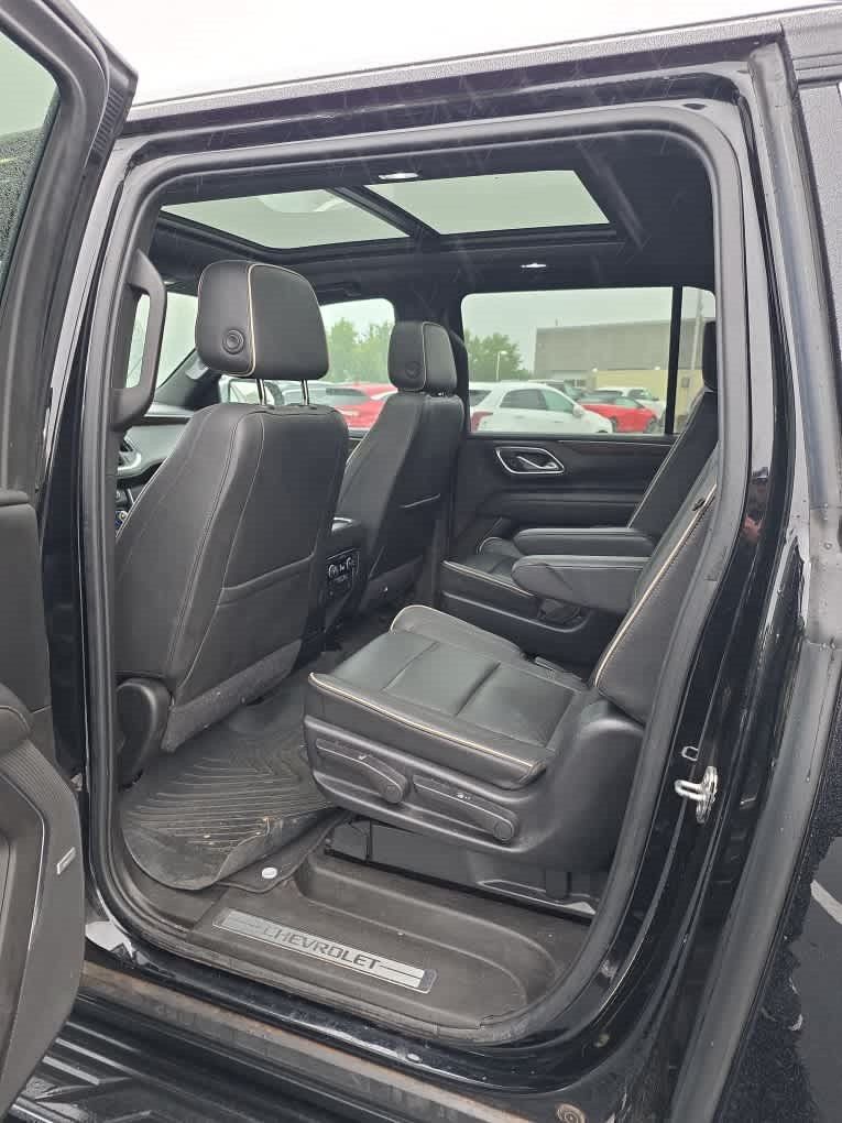 Used 2021 Chevrolet Suburban Premier w/ Premium Package AWD/4WD image 6