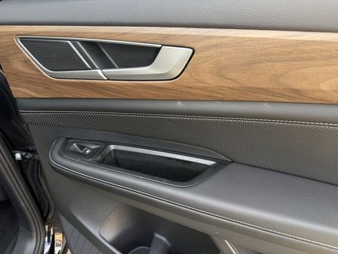 Used 2024 Volkswagen Atlas SE image 40