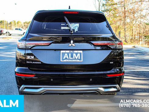 Used 2025 Mitsubishi Outlander SE image 11
