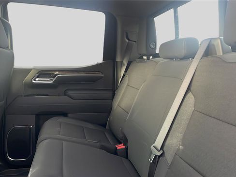 New 2026 GMC Sierra 1500 SLE image 17