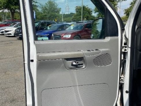 Used 2007 Ford E-250 and Econoline 250 RWD image 13