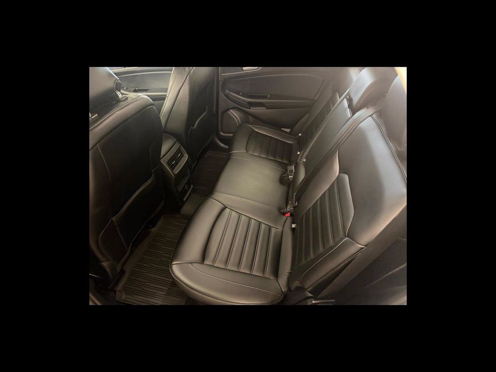 Used 2019 Ford Edge SEL w/ Equipment Group 201A AWD/4WD image 17