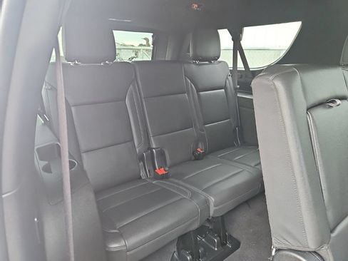 Used 2023 Chevrolet Suburban Z71 w/ Luxury Package AWD/4WD image 6