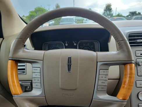 Used 2007 Lincoln MKX 2WD image 16