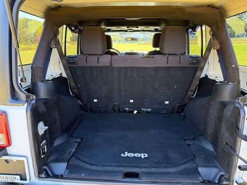 Used 2014 Jeep Wrangler Unlimited Sport image 36
