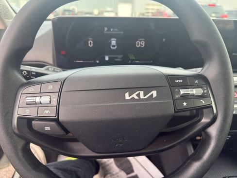 Used 2025 Kia K4 LXS image 15