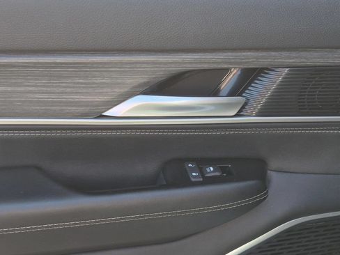 Certified 2024 Jeep Wagoneer L Series II w/ Flexible Seating Group RWD image 26