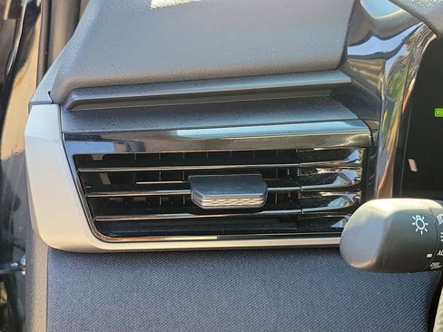 Used 2025 Toyota Camry LE image 33