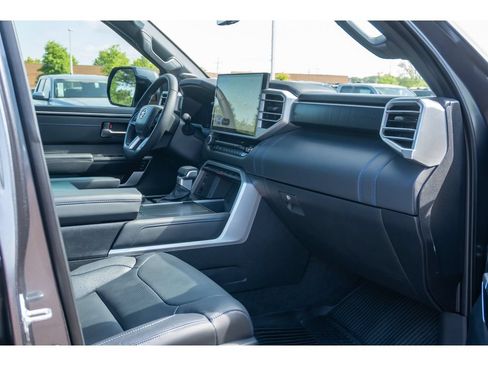 Used 2025 Toyota Tundra Platinum AWD/4WD image 18
