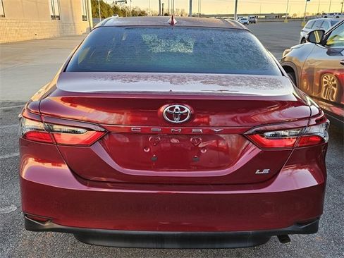 Used 2022 Toyota Camry LE image 9