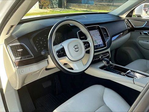 Used 2019 Volvo XC90 T6 Momentum w/ Protection Package Premier image 18