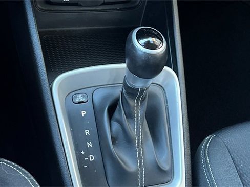 Used 2023 Hyundai Venue SEL image 26