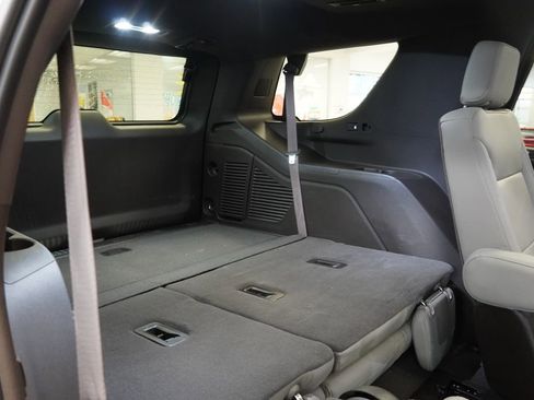 Used 2022 Chevrolet Tahoe Z71 w/ Z71 Off-Road Package AWD/4WD image 38