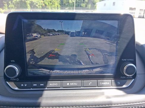 Used 2023 Nissan Rogue S FWD image 18