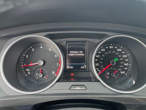 Used 2018 Volkswagen Tiguan SE FWD image 10