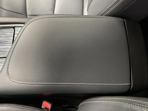 Used 2018 Buick Enclave Premium w/ LPO, Hit The Road Package AWD/4WD image 19