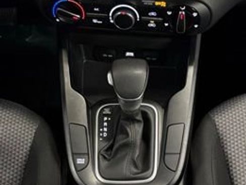 Used 2023 Kia Soul LX w/ LX Technology Package image 16