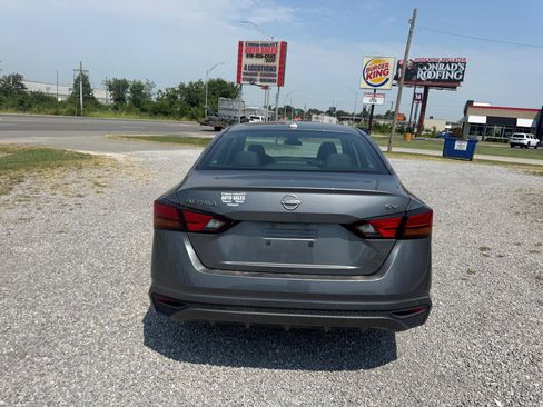 Used 2024 Nissan Altima 2.5 SV FWD image 4