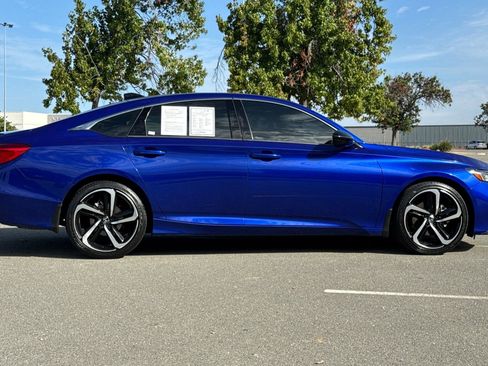 Used 2022 Honda Accord Sport image 2