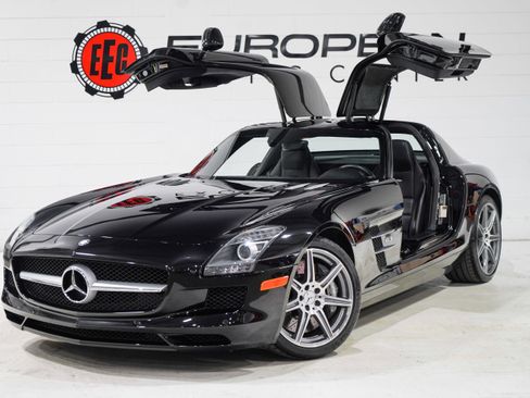 Used 2012 Mercedes-Benz SLS AMG Coupe image 4