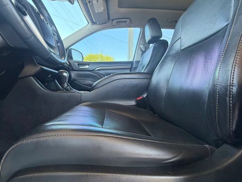 Used 2015 Toyota Highlander Limited Platinum AWD/4WD image 15