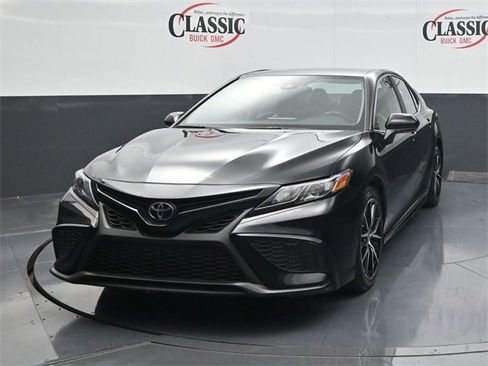 Used 2024 Toyota Camry SE image 4