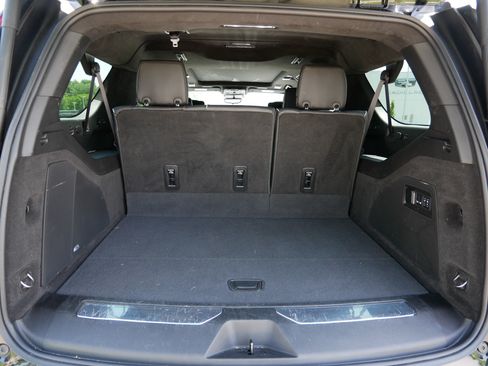 Certified 2024 Cadillac Escalade ESV Premium Luxury Platinum AWD/4WD image 19