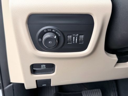 Used 2023 Jeep Grand Cherokee Limited RWD image 13