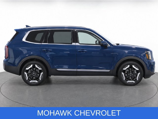 Used 2024 Kia Telluride EX w/ EX Captain's Chair Package FWD image 11