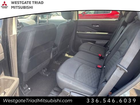 Used 2022 Nissan Pathfinder SV image 16