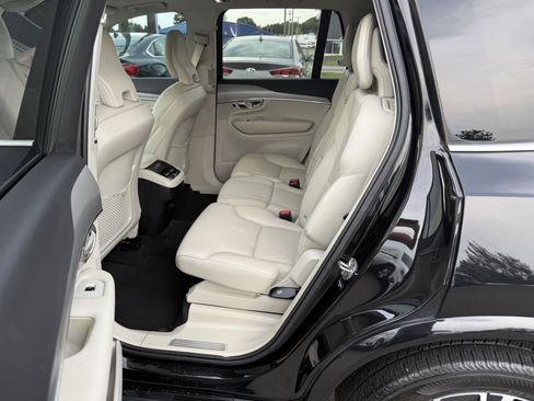 Used 2022 Volvo XC90 T5 Momentum AWD/4WD image 10