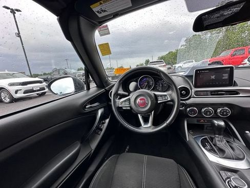 Used 2017 FIAT 124 Spider Classica RWD image 16