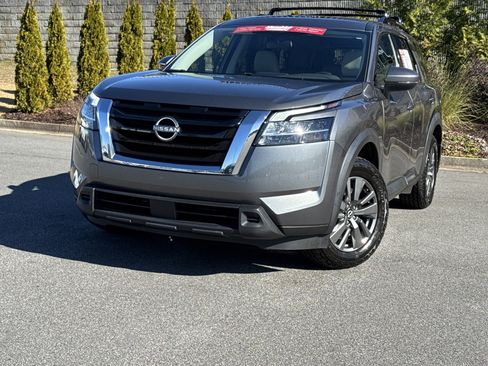 Used 2022 Nissan Pathfinder SV image 5