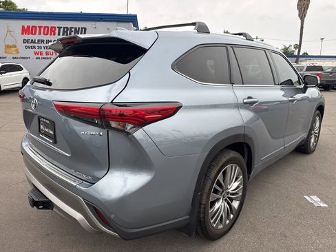 Used 2022 Toyota Highlander Platinum image 4