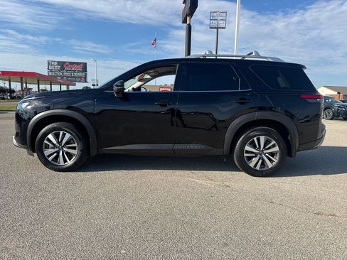 Used 2025 Nissan Pathfinder SL FWD image 3