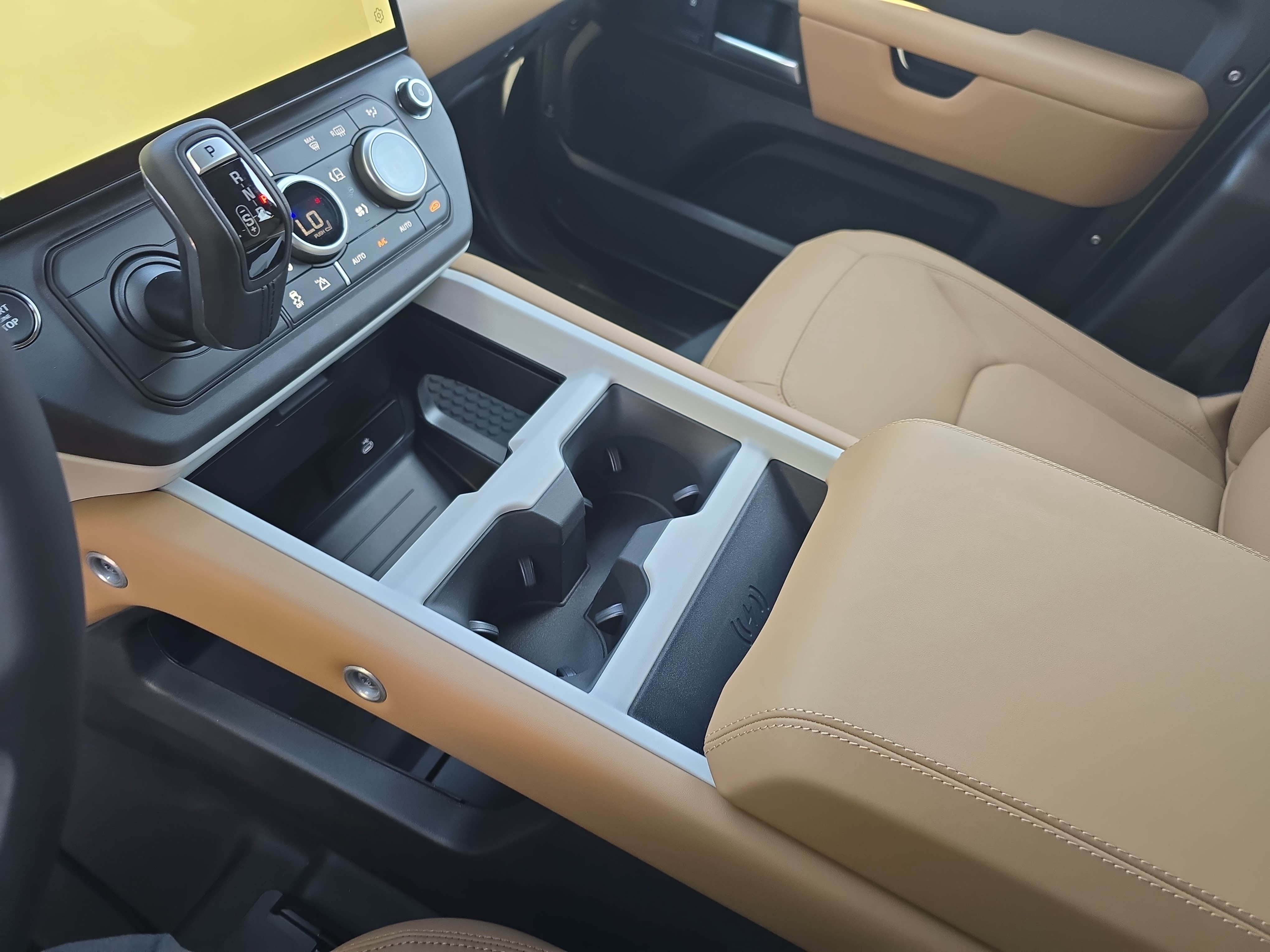 New 2026 Land Rover Defender 110 X-Dynamic SE AWD/4WD image 26