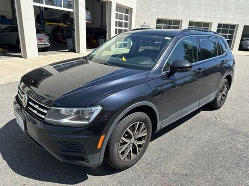 Used 2019 Volkswagen Tiguan SE w/ Panoramic Sunroof Package AWD/4WD image 3