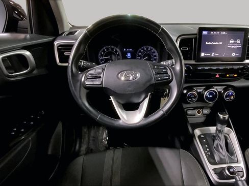 Used 2022 Hyundai Venue SEL FWD image 6