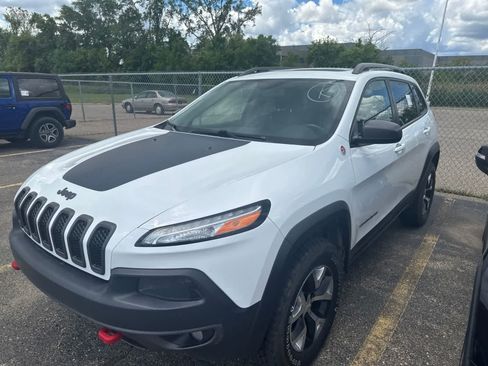 Used 2016 Jeep Cherokee Trailhawk w/ Cold Weather Group AWD/4WD image 22