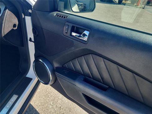 Used 2010 Ford Mustang Premium image 19