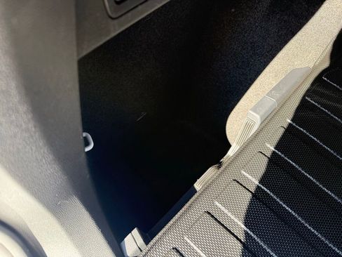 Used 2022 Volkswagen Tiguan SE R-Line image 29